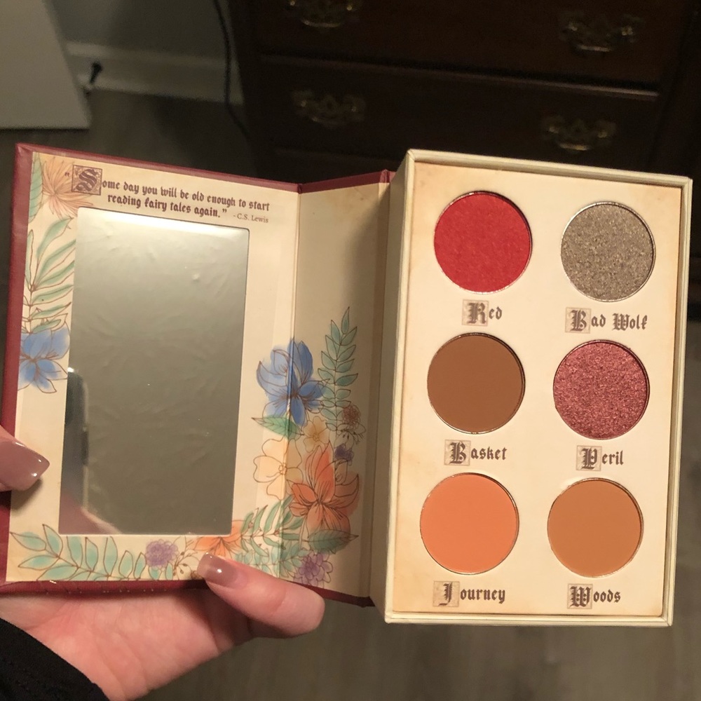 Eyeshadow palette